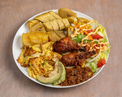 Omelette + Poulet + Patate Douce + Plantain Bouillie + Salade + Avocat + Chiktay Hareng