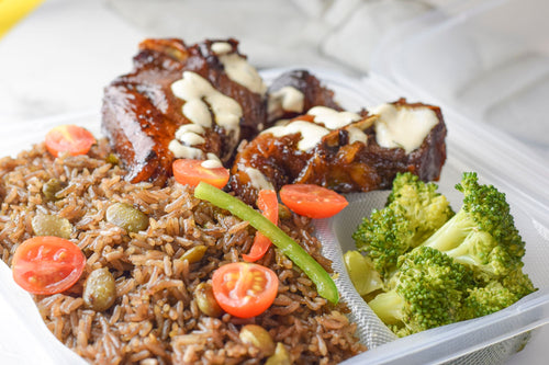 Honey Garlic Lambchops (3) + Riz Djondjon + Mini-Mac & Cheese + Brocoli Sauté + Aïoli/White Sauce