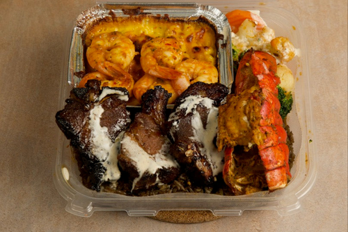 Honey Galic Lambchops (3) + Homard + Crevette + Riz Djondjon + Mini-Mac & Cheese + Brocoli Sauté + Aïoli/White Sauce