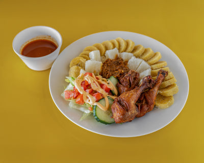 Poulet + Patate Douce + Plantain Bouillie + Salade + Avocat + Chiktay Hareng